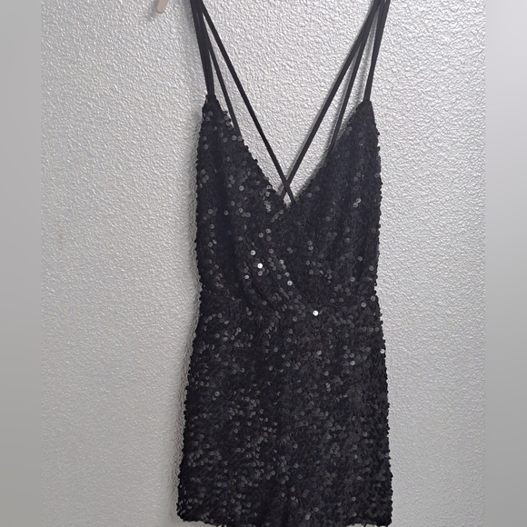 Black Sequin Romper With Adjustable Cross Straps Size L - Picture 1 of 8